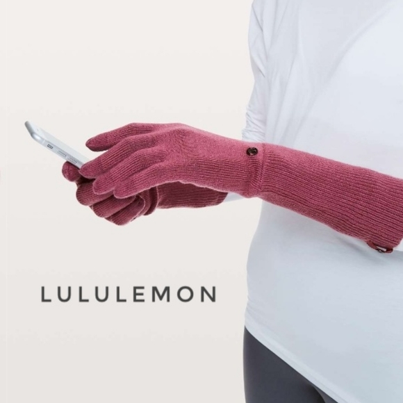 lululemon athletica Accessories - Lululemon Scroll On Knit Gloves

Misty Merlot